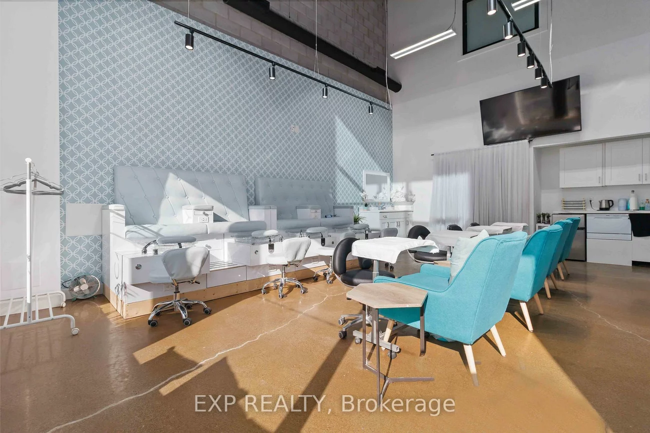 1215, Queens, Dixie, Mississauga