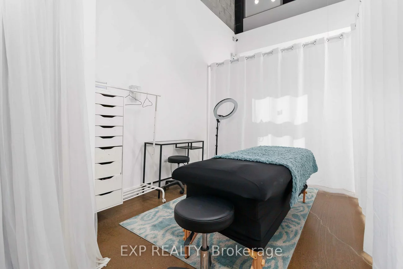 1215, Queens, Dixie, Mississauga