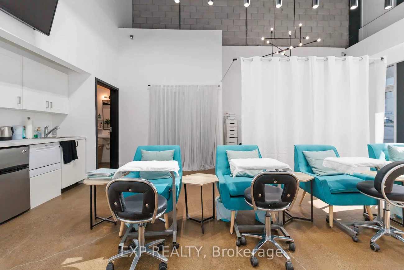 1215, Queens, Dixie, Mississauga