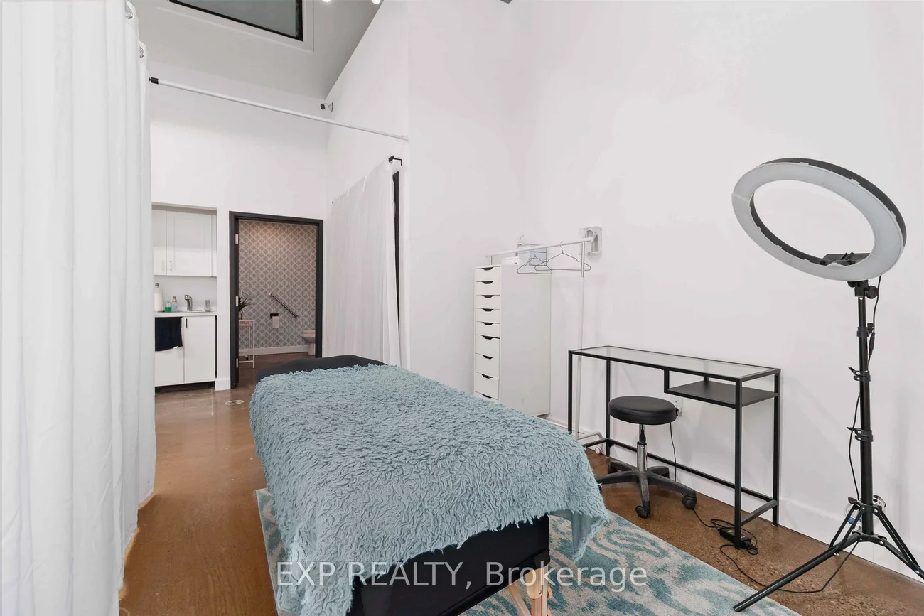 1215, Queens, Dixie, Mississauga