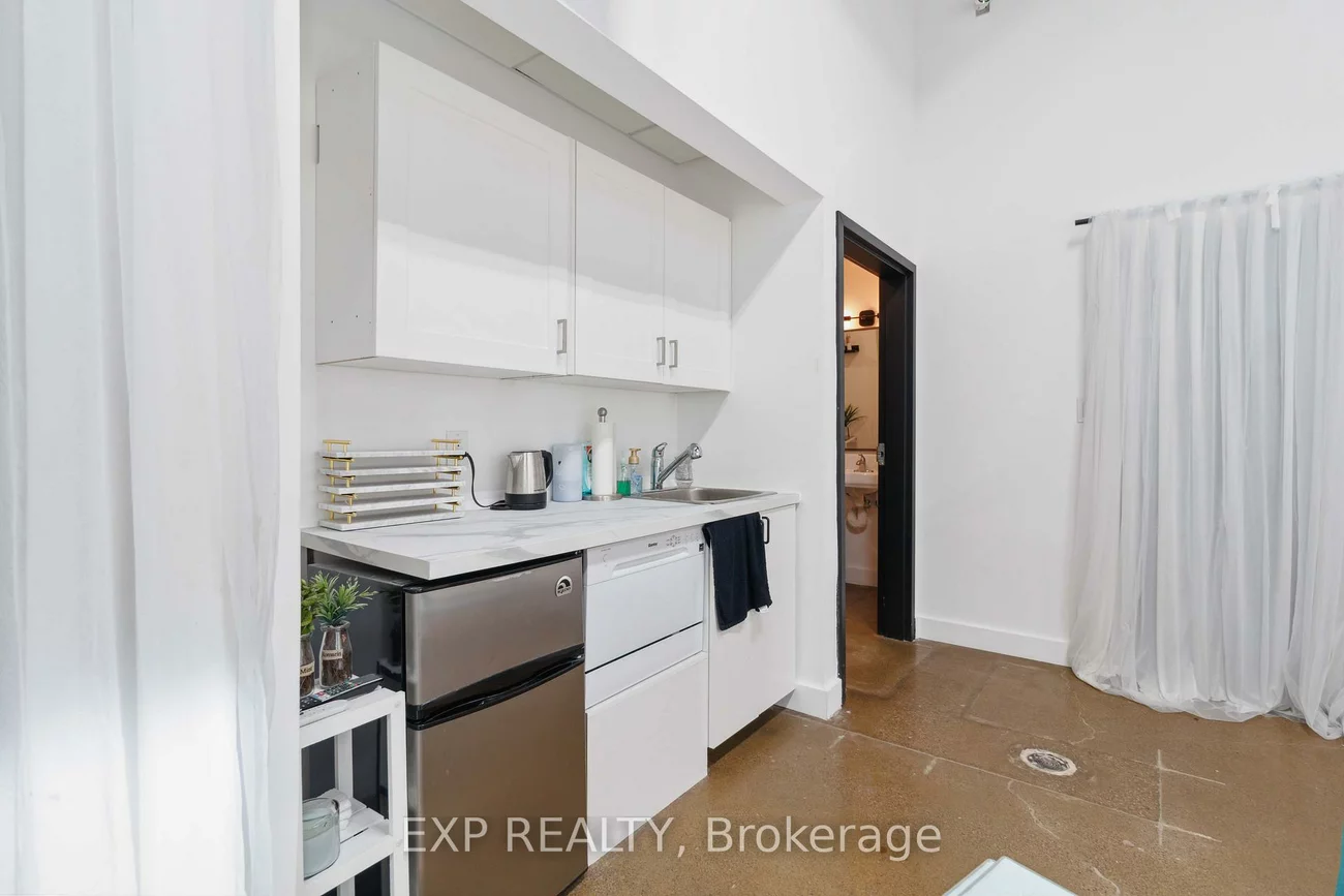 1215, Queens, Dixie, Mississauga