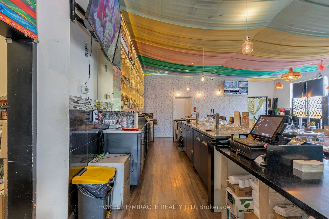 7454, Airport, Northeast, Mississauga