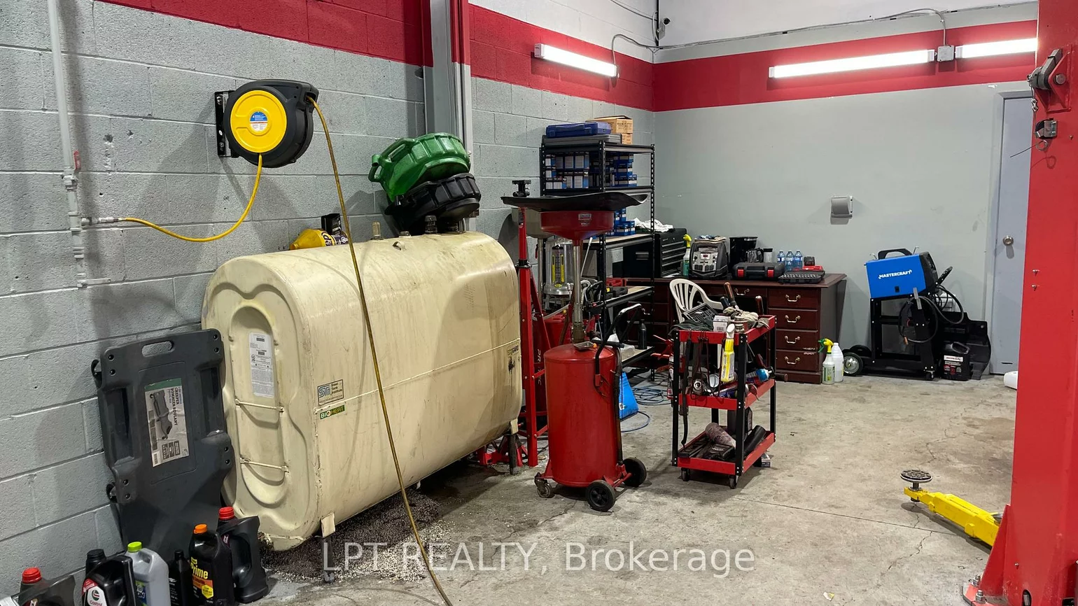 1115, Crestlawn, Northeast, Mississauga