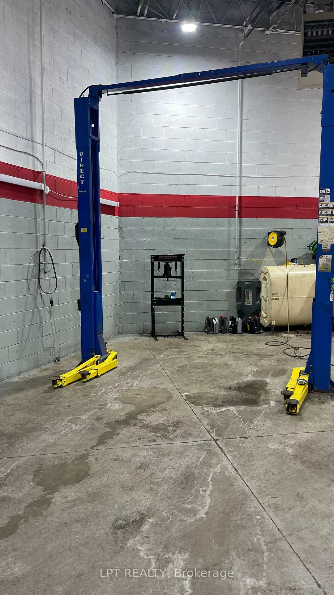 1115, Crestlawn, Northeast, Mississauga