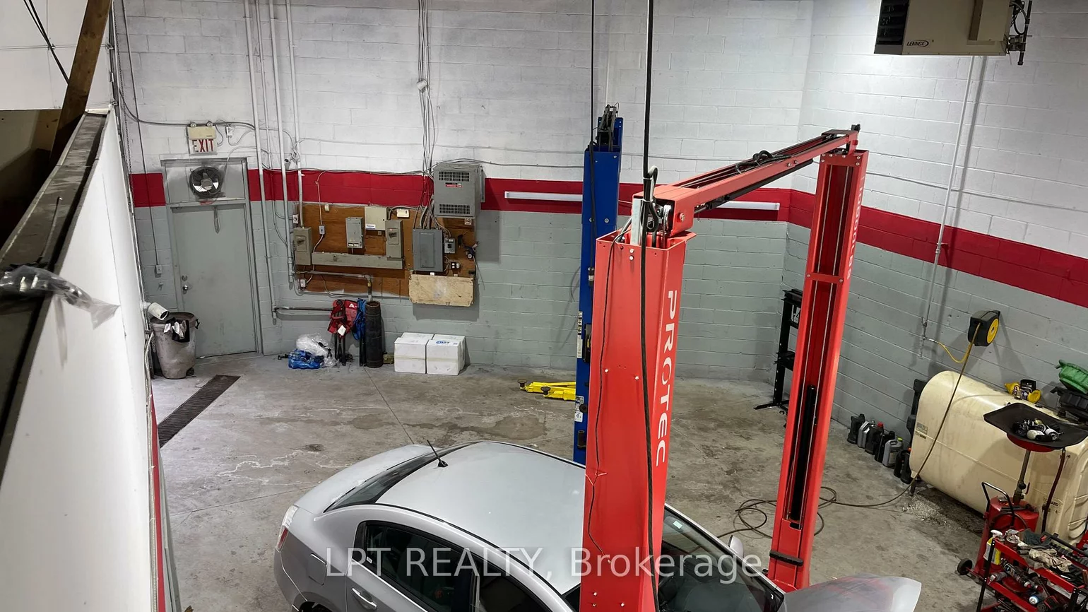 1115, Crestlawn, Northeast, Mississauga