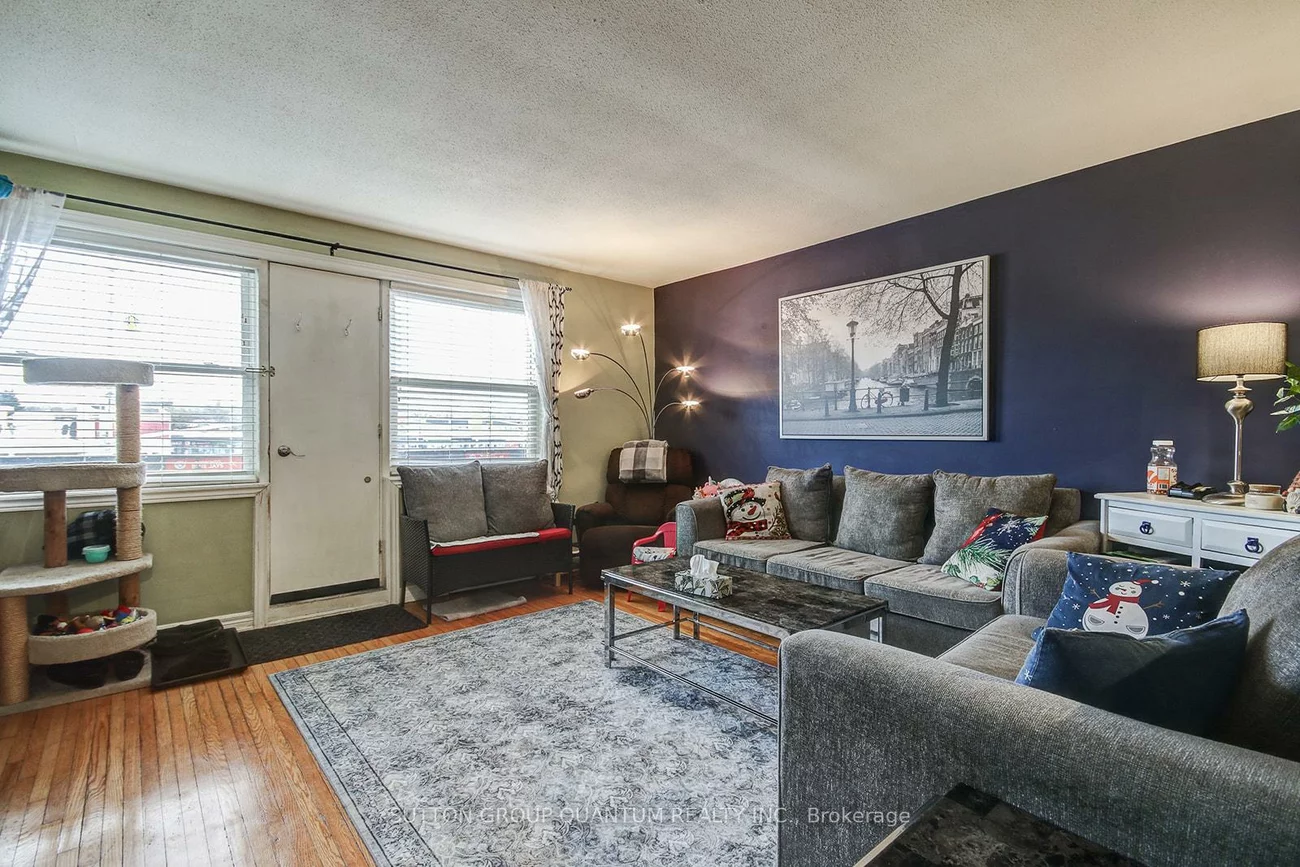 1858, Lakeshore, Clarkson, Mississauga