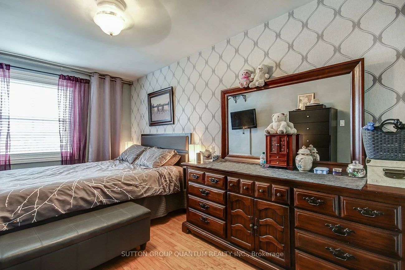 1858, Lakeshore, Clarkson, Mississauga