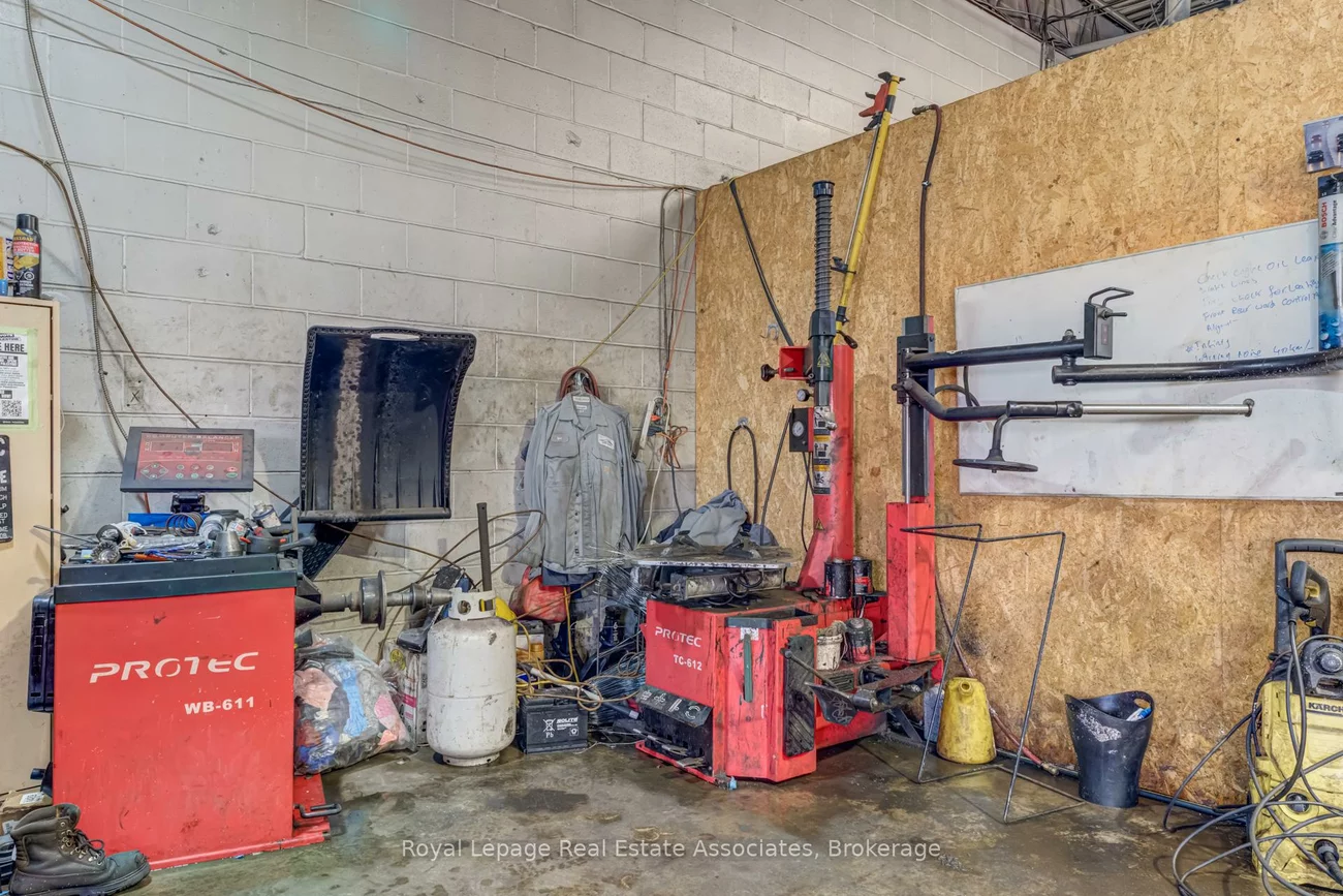 5890, Dixie, Northeast, Mississauga