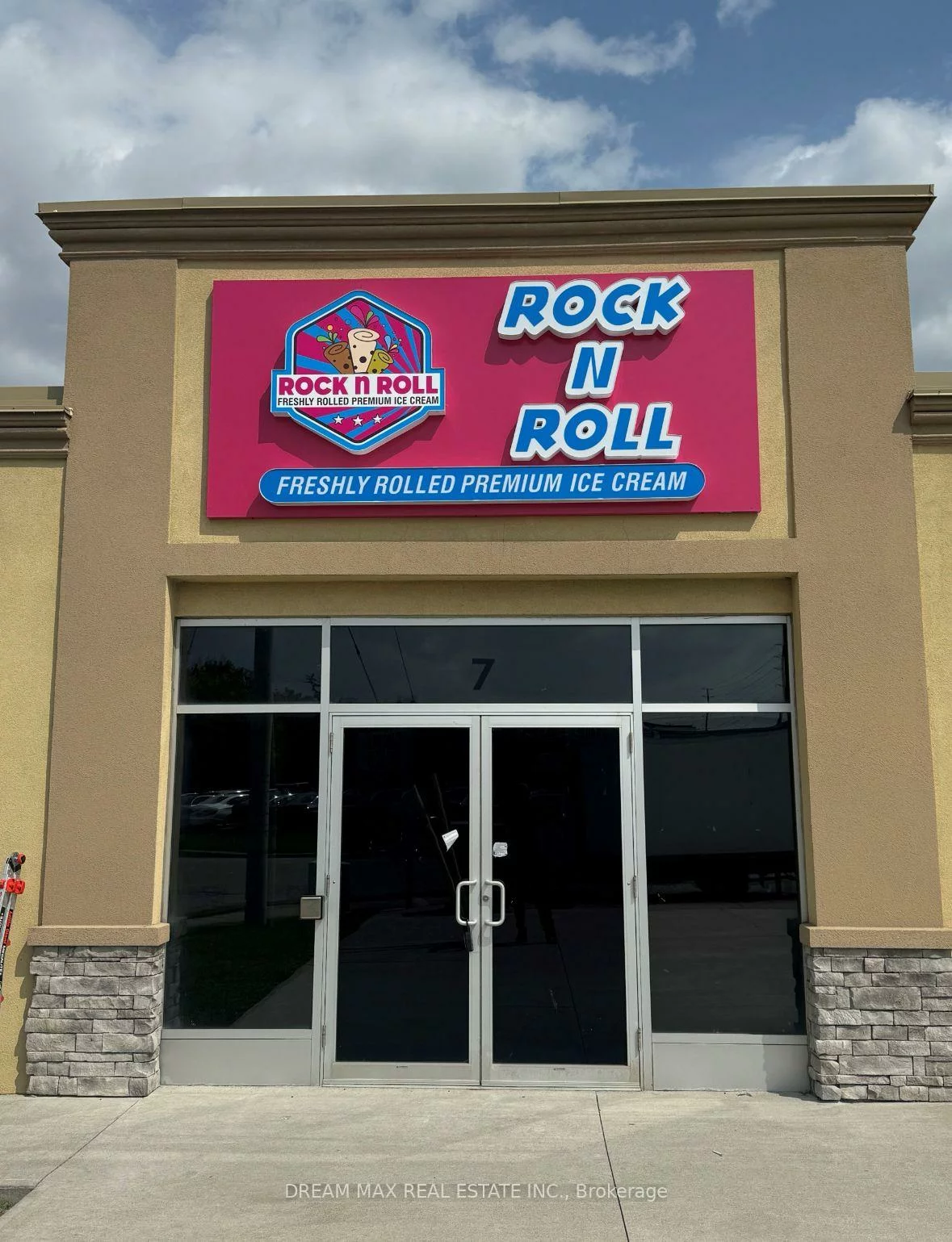 2855, Derry, Malton, Mississauga