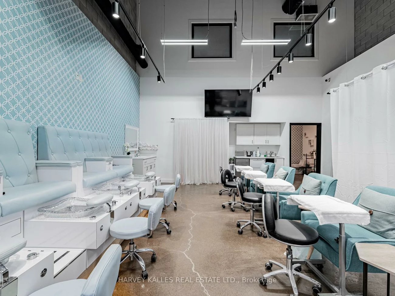 1215, Queensway, Dixie, Mississauga