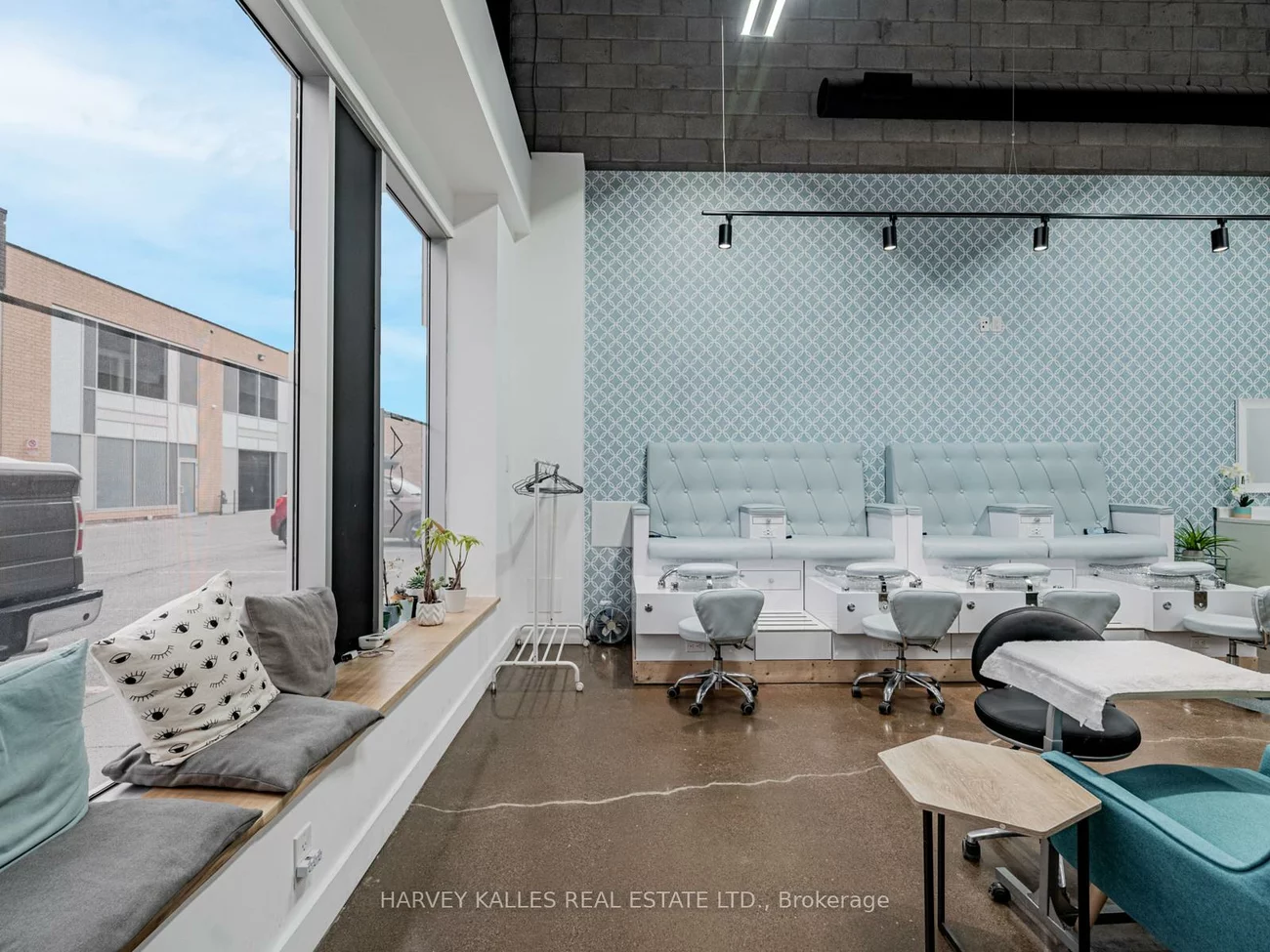 1215, Queensway, Dixie, Mississauga