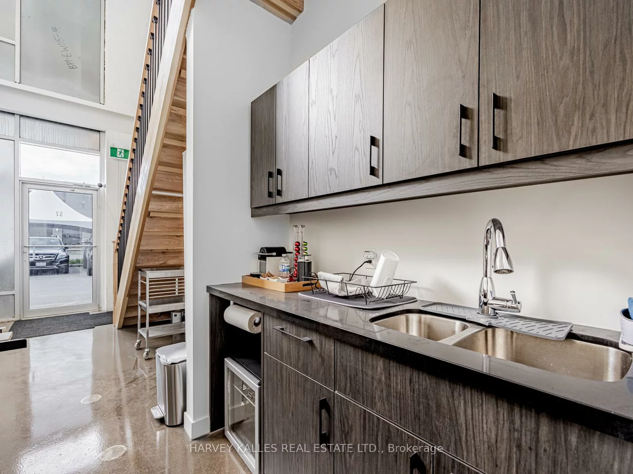 1215, Queensway, Dixie, Mississauga