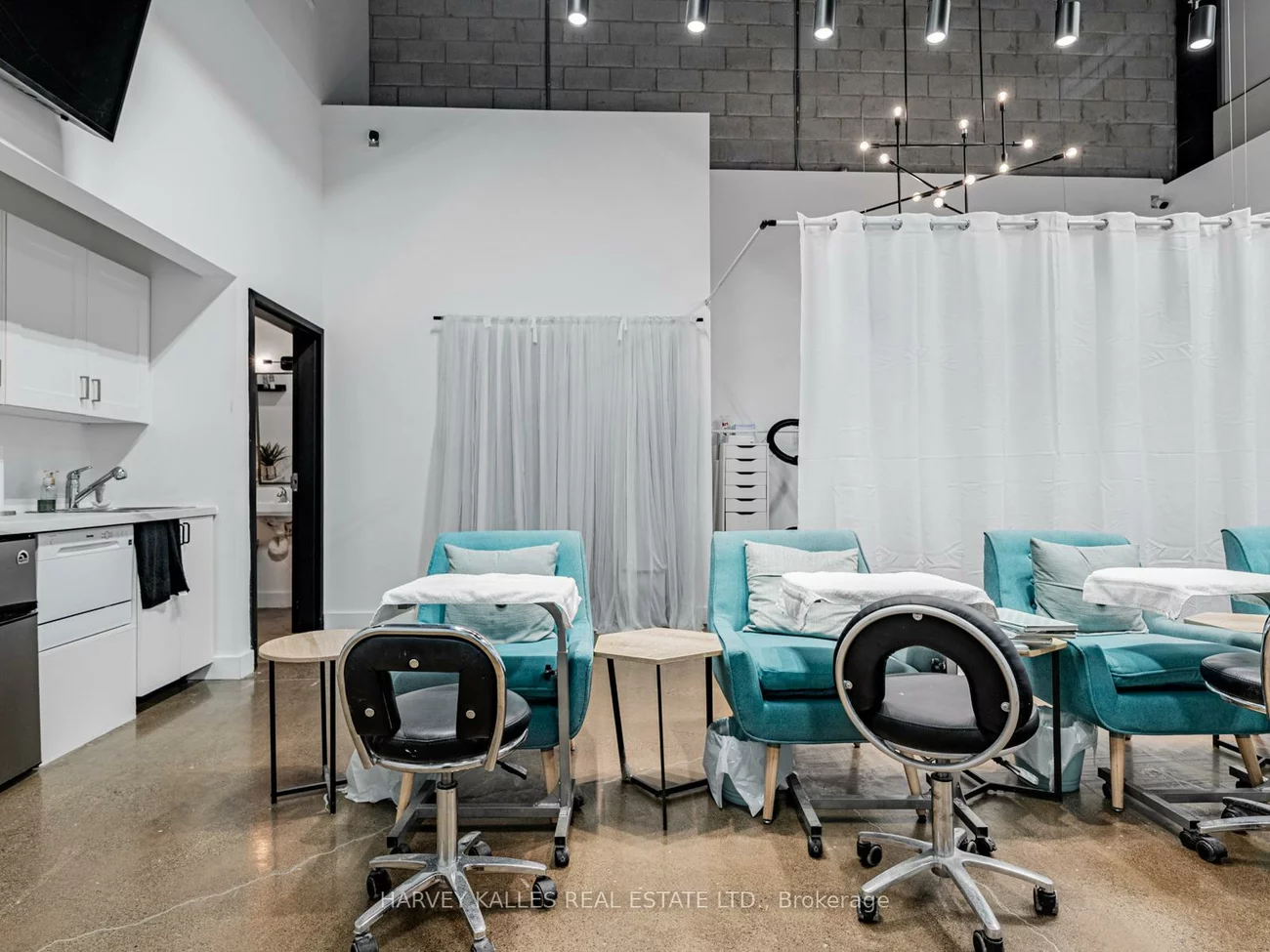 1215, Queensway, Dixie, Mississauga