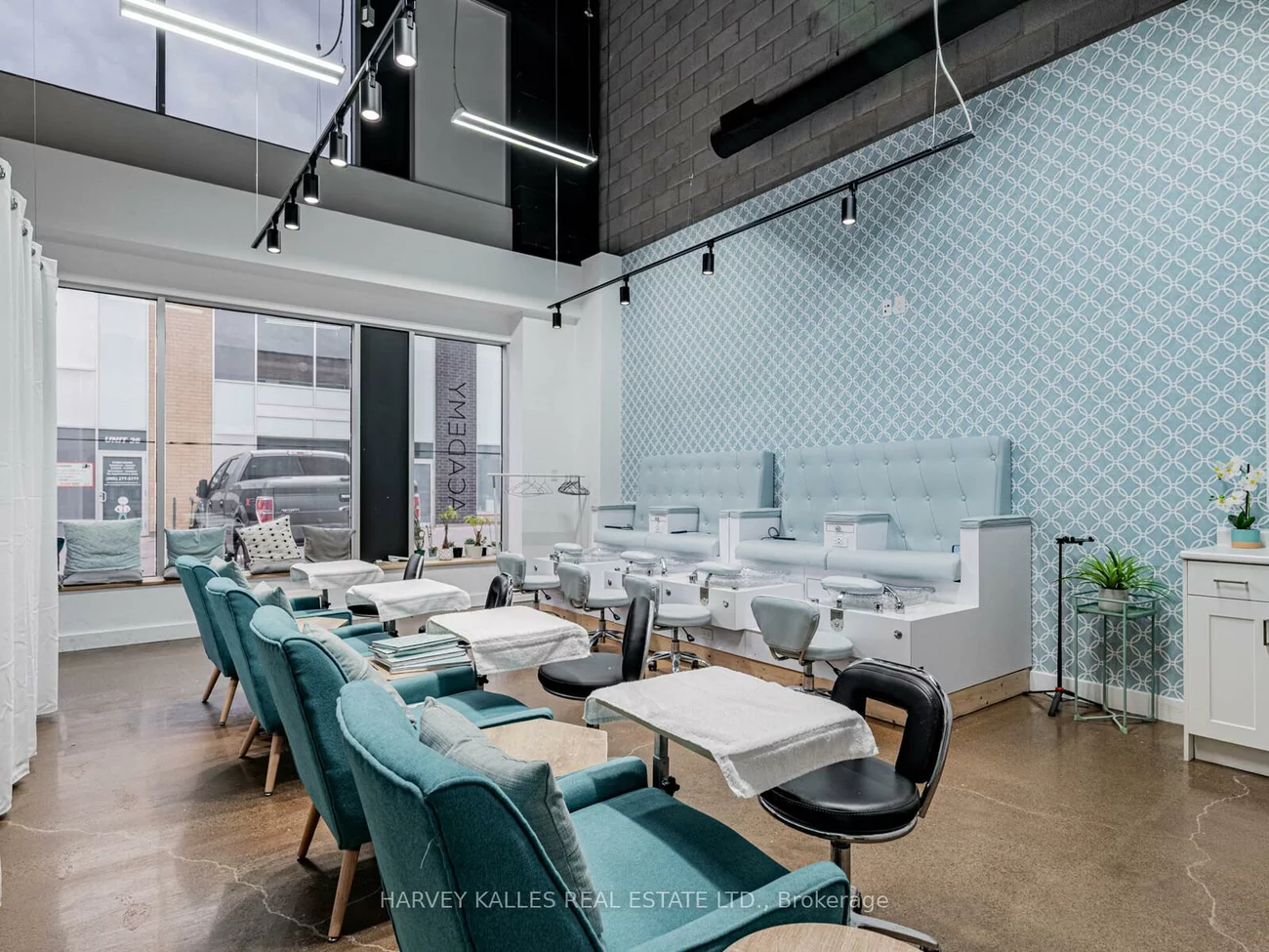 1215, Queensway, Dixie, Mississauga