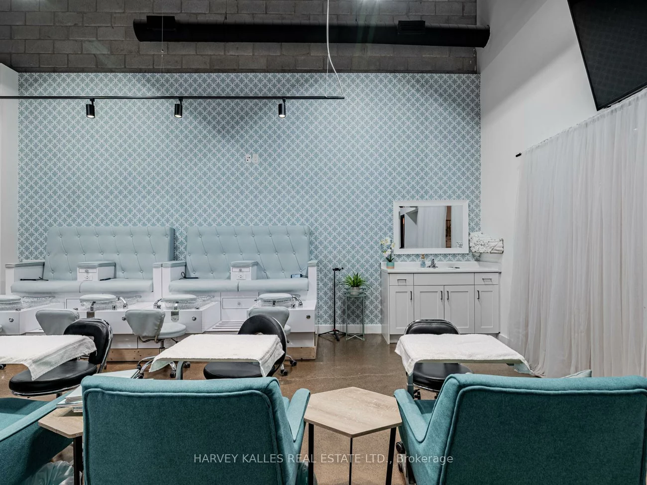 1215, Queensway, Dixie, Mississauga