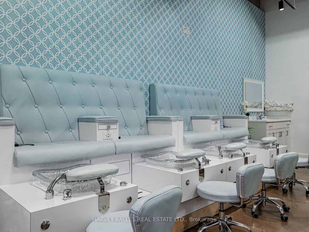 1215, Queensway, Dixie, Mississauga