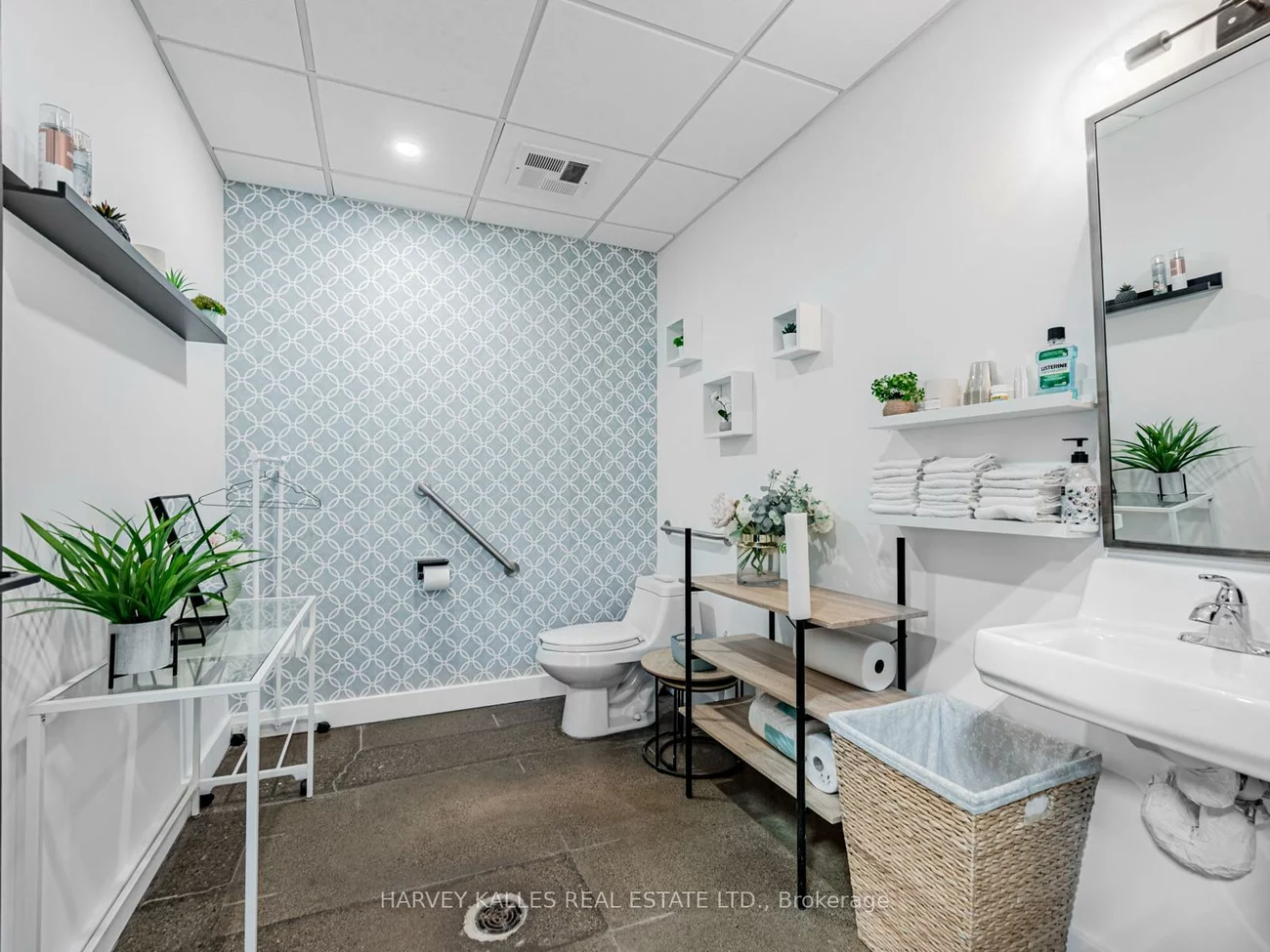 1215, Queensway, Dixie, Mississauga