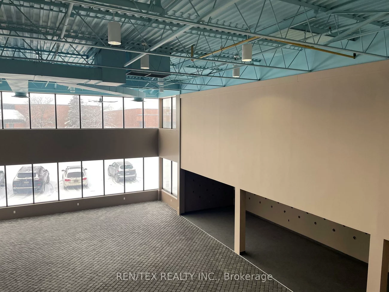 261, Ambassador, Gateway, Mississauga