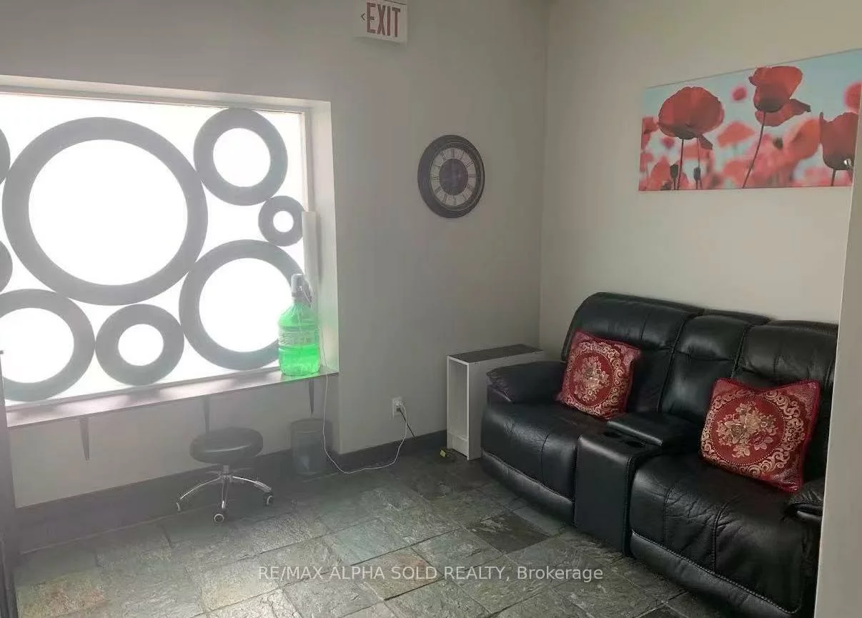 888, Dundas, Dixie, Mississauga