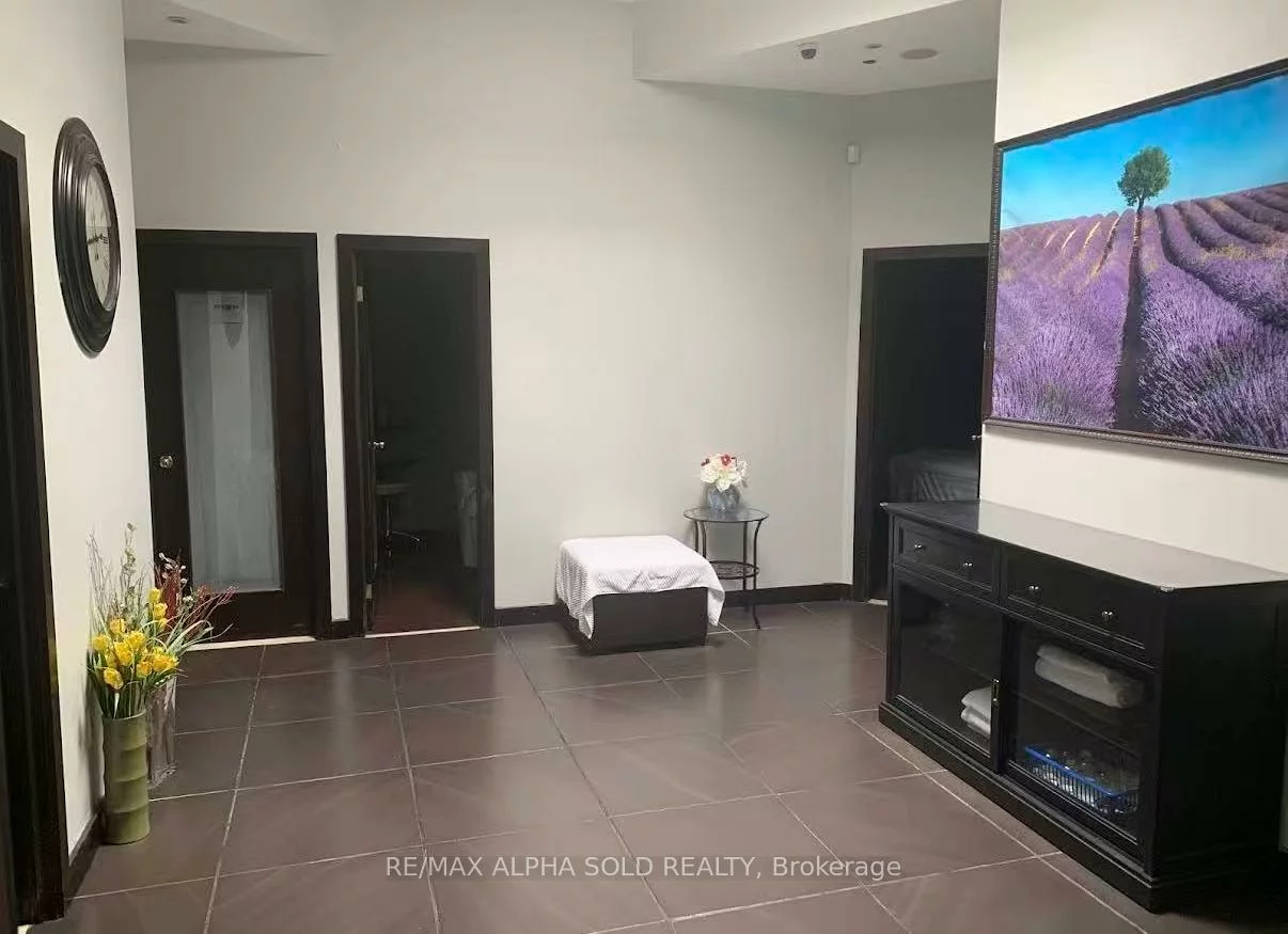 888, Dundas, Dixie, Mississauga