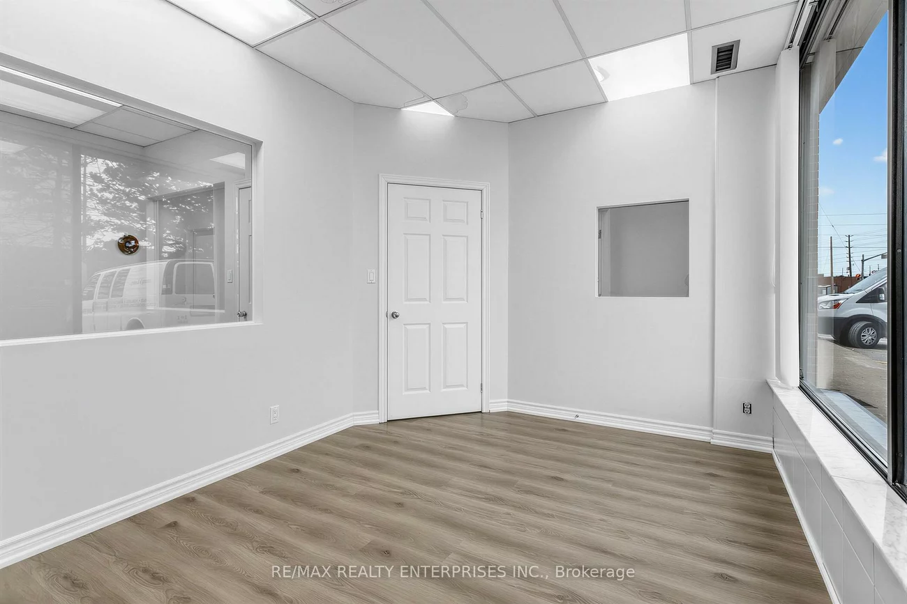 5135, Tomken, Northeast, Mississauga