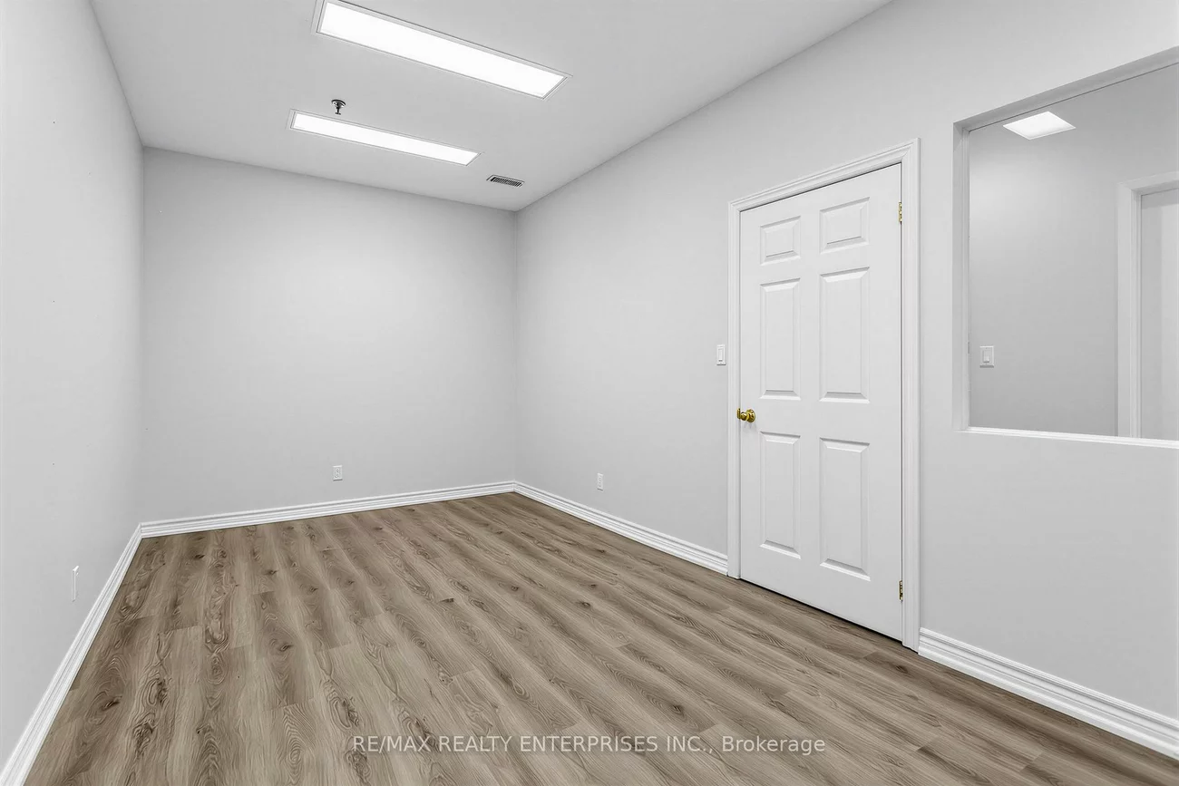 5135, Tomken, Northeast, Mississauga