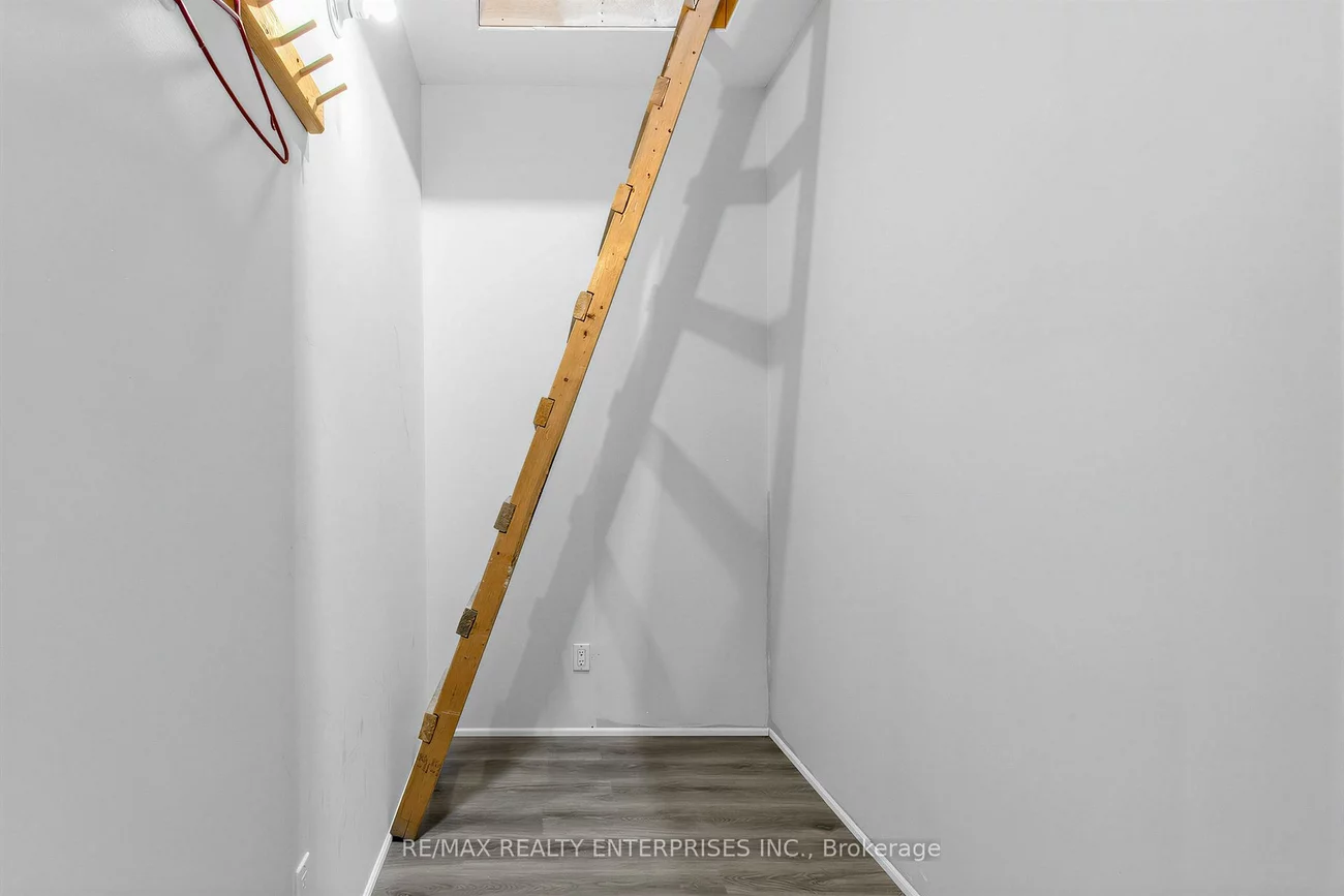 5135, Tomken, Northeast, Mississauga