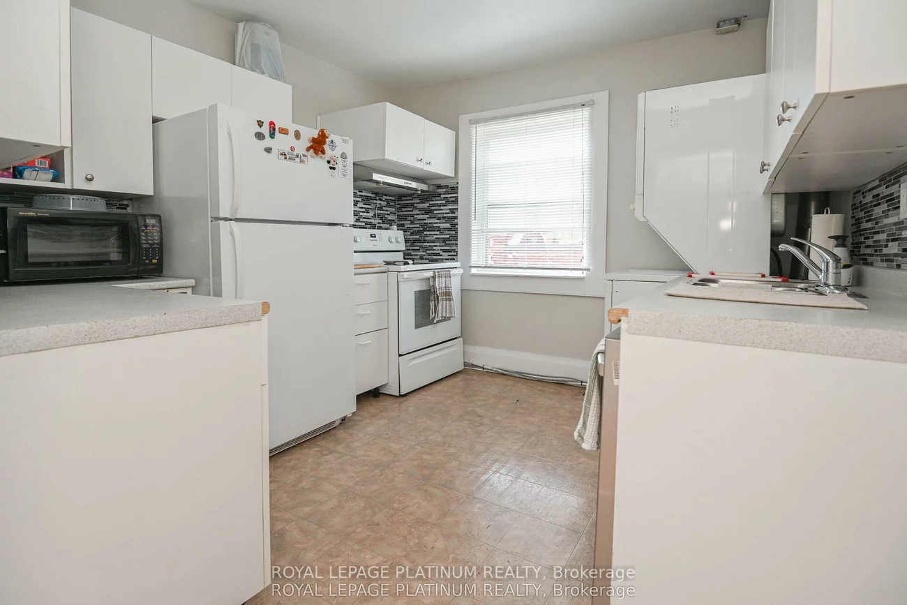37, Dundas, Cooksville, Mississauga