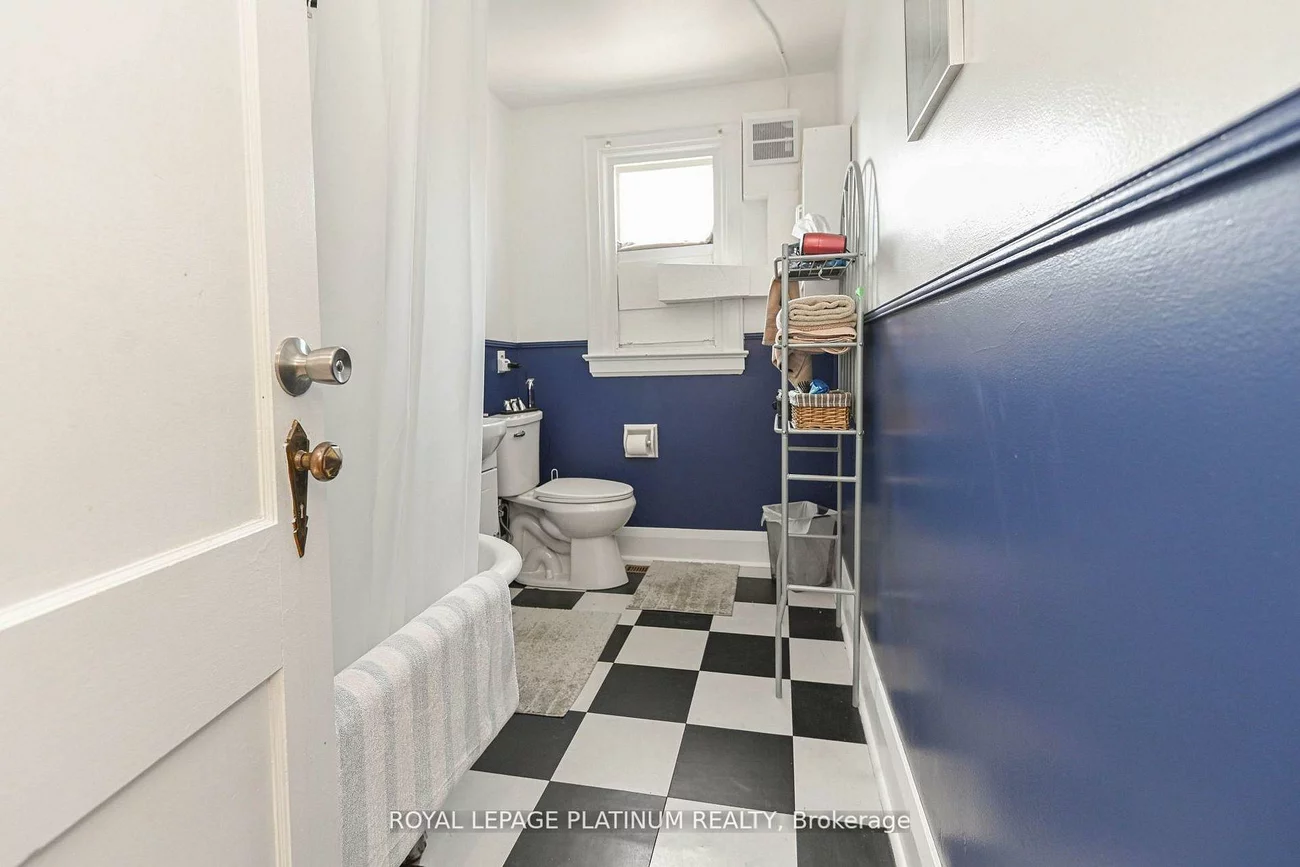 37, Dundas, Cooksville, Mississauga