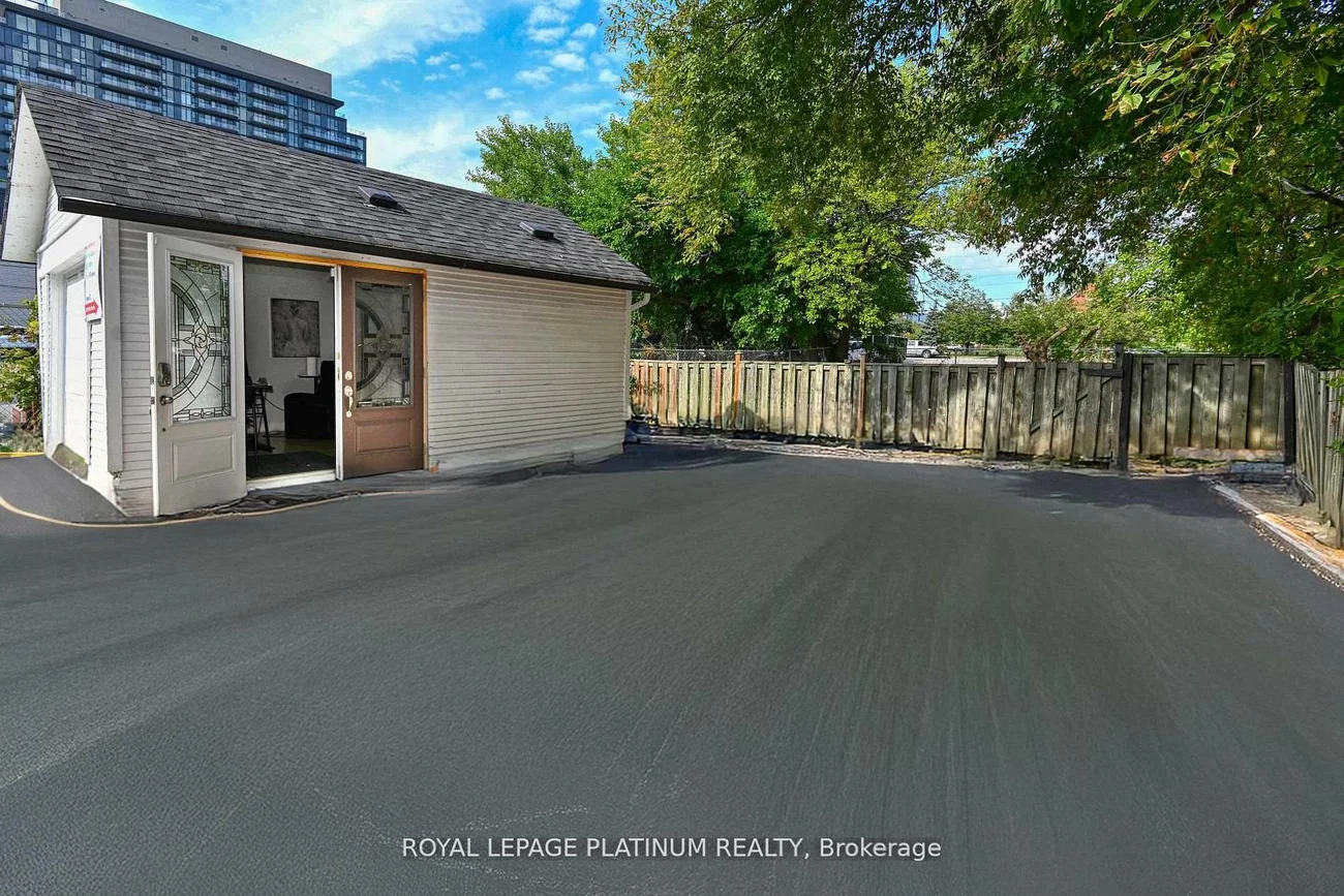 37, Dundas, Cooksville, Mississauga