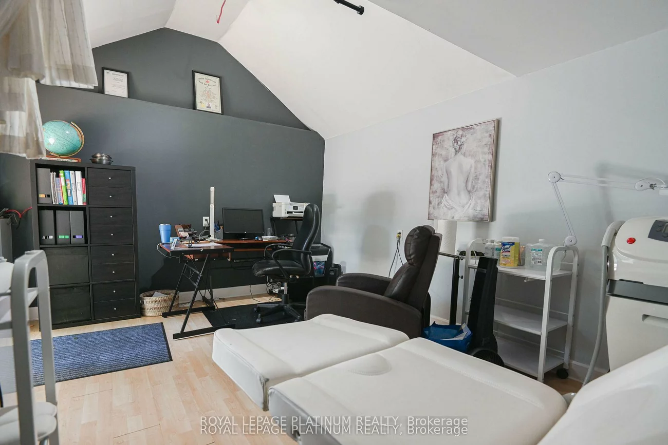 37, Dundas, Cooksville, Mississauga