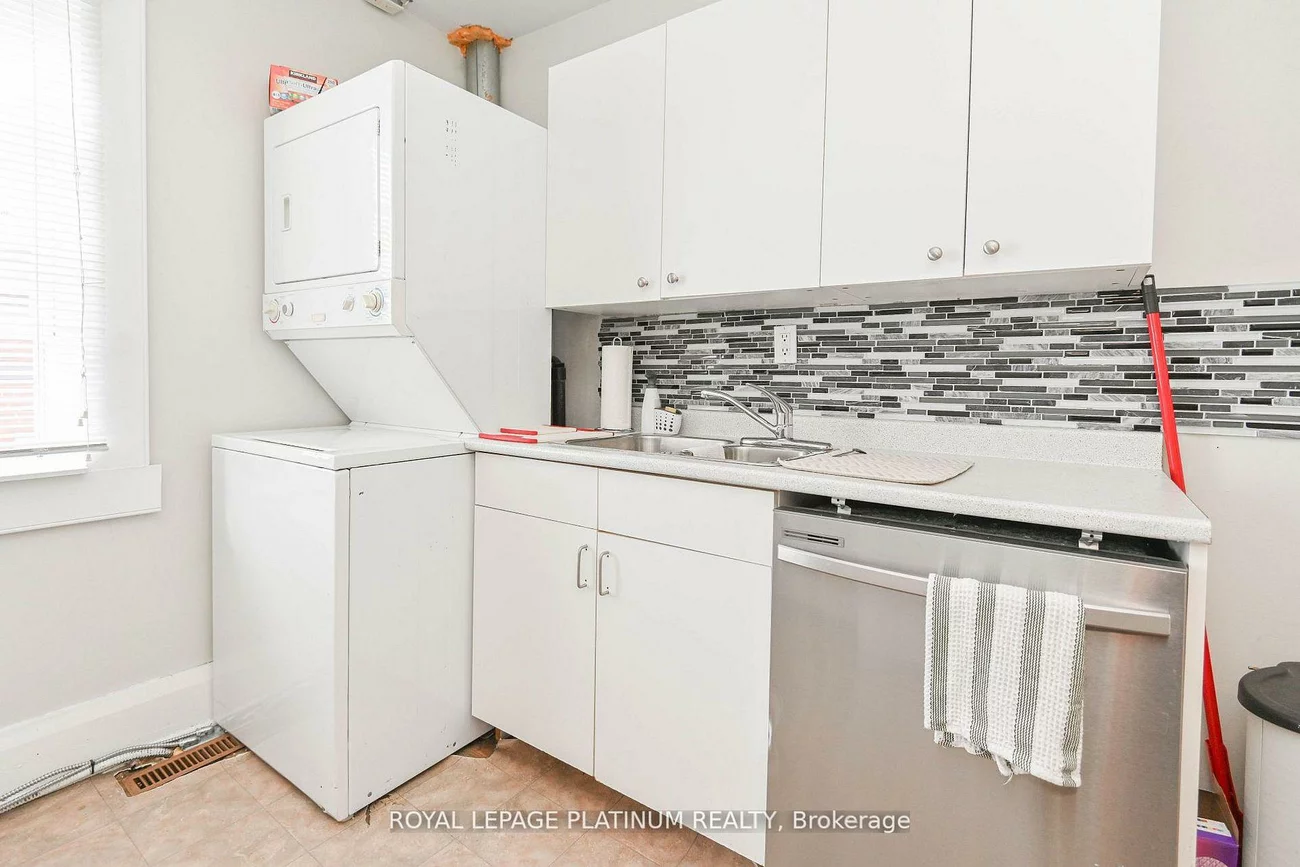 37, Dundas, Cooksville, Mississauga