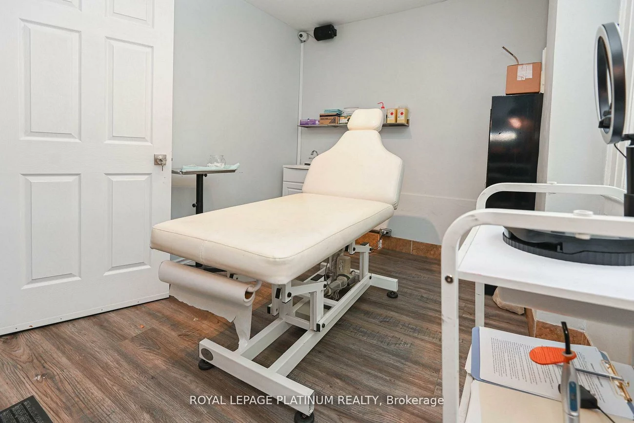 37, Dundas, Cooksville, Mississauga