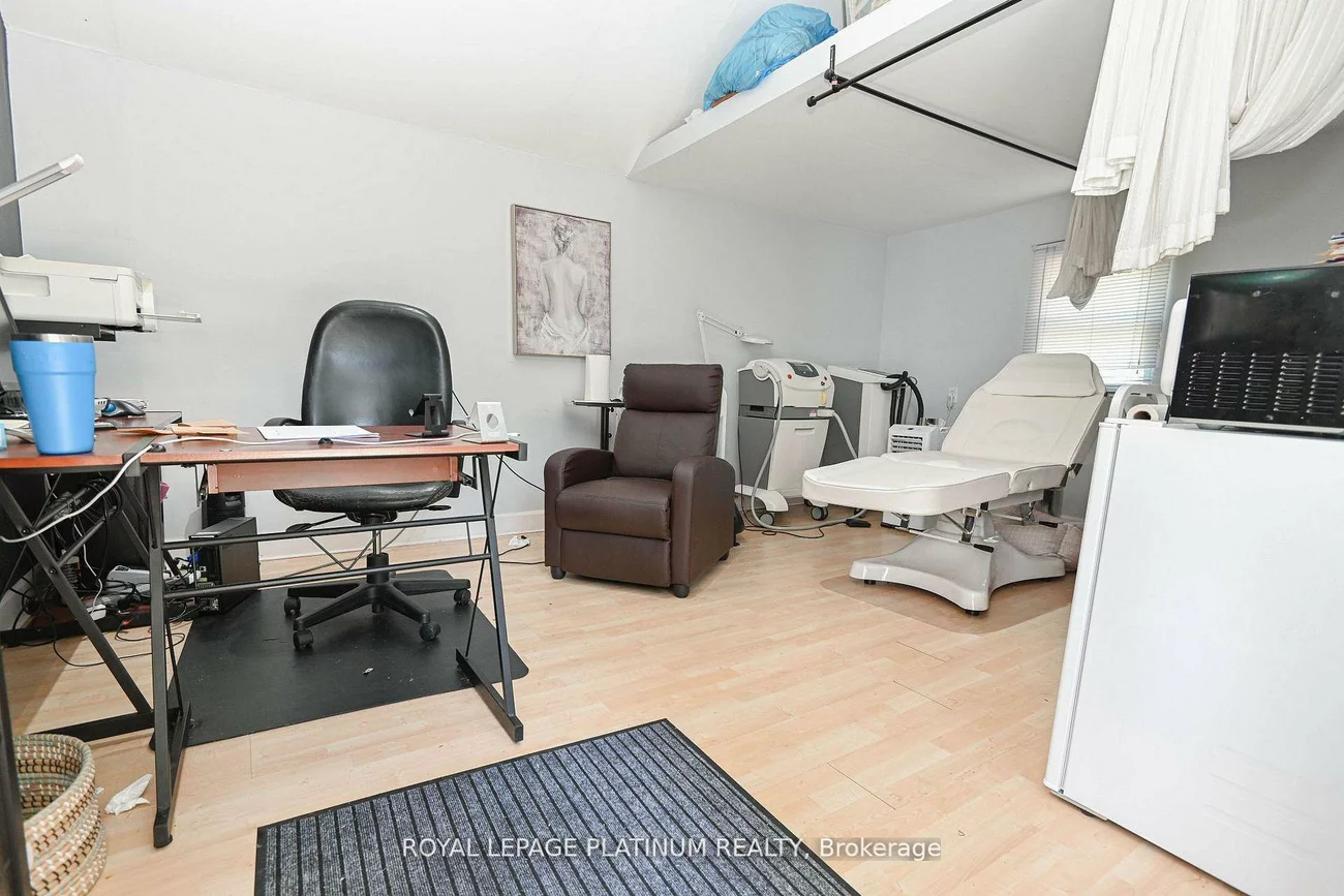 37, Dundas, Cooksville, Mississauga