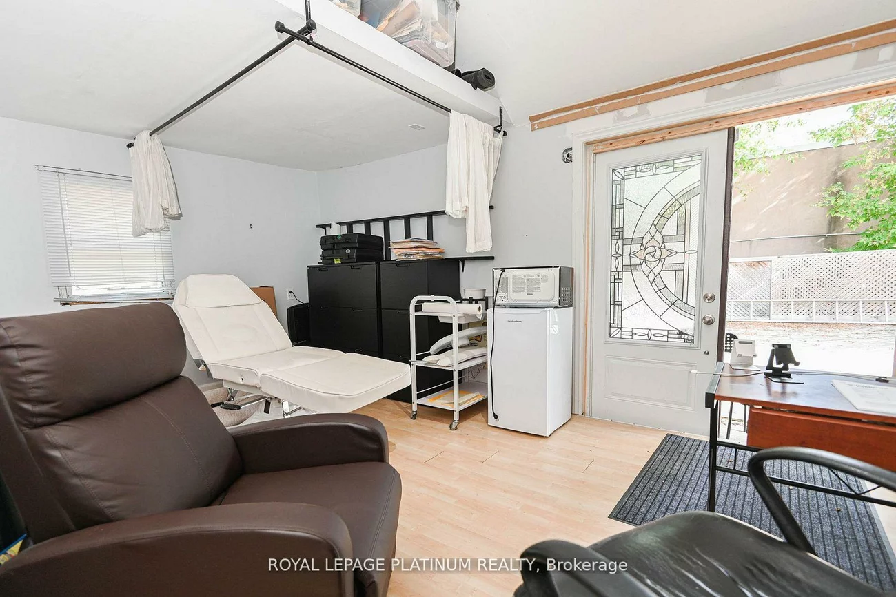 37, Dundas, Cooksville, Mississauga