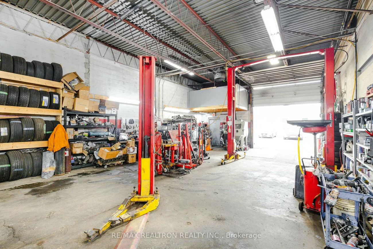 5900, Dixie, Northeast, Mississauga