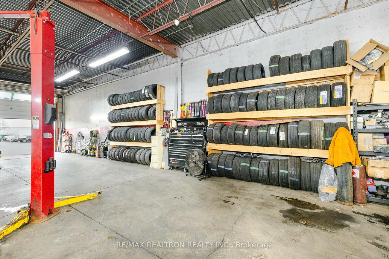 5900, Dixie, Northeast, Mississauga