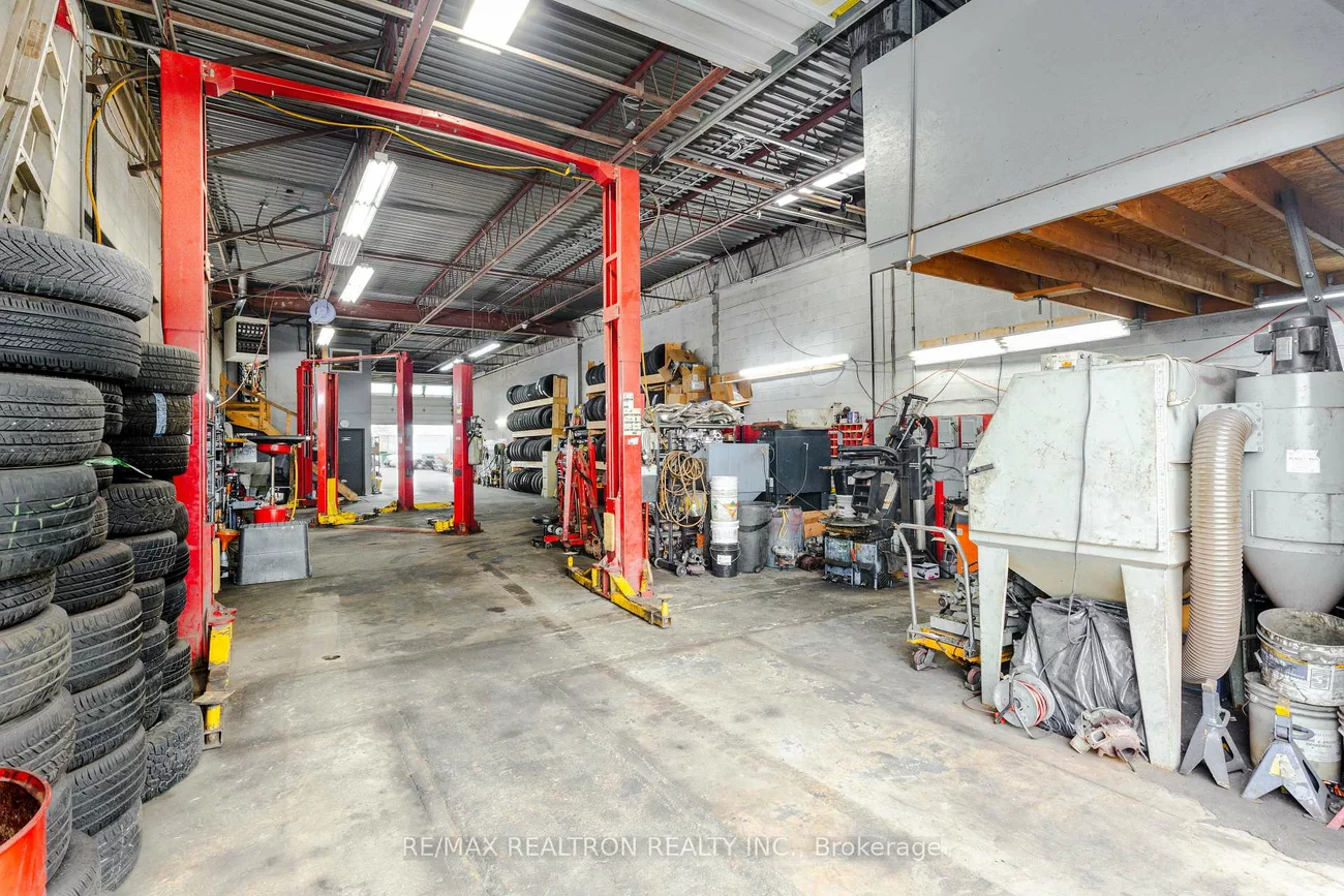 5900, Dixie, Northeast, Mississauga