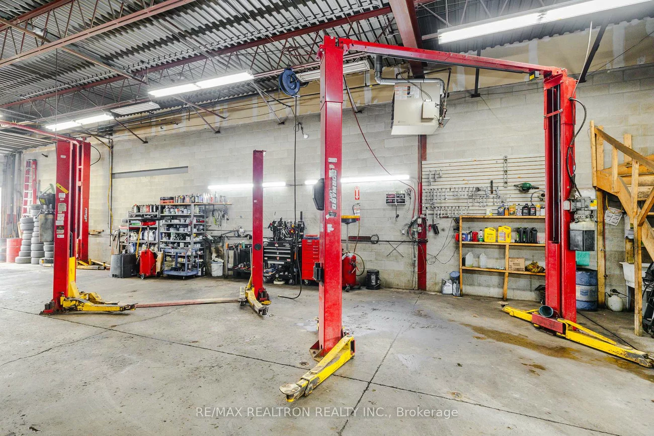 5900, Dixie, Northeast, Mississauga