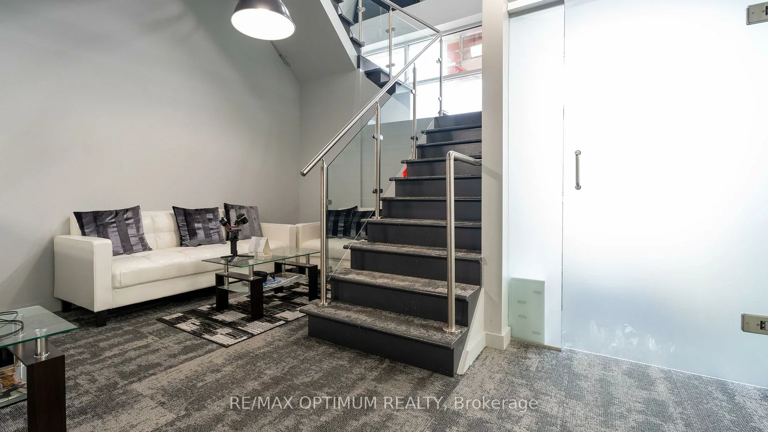 1055, Canadian, Northeast, Mississauga