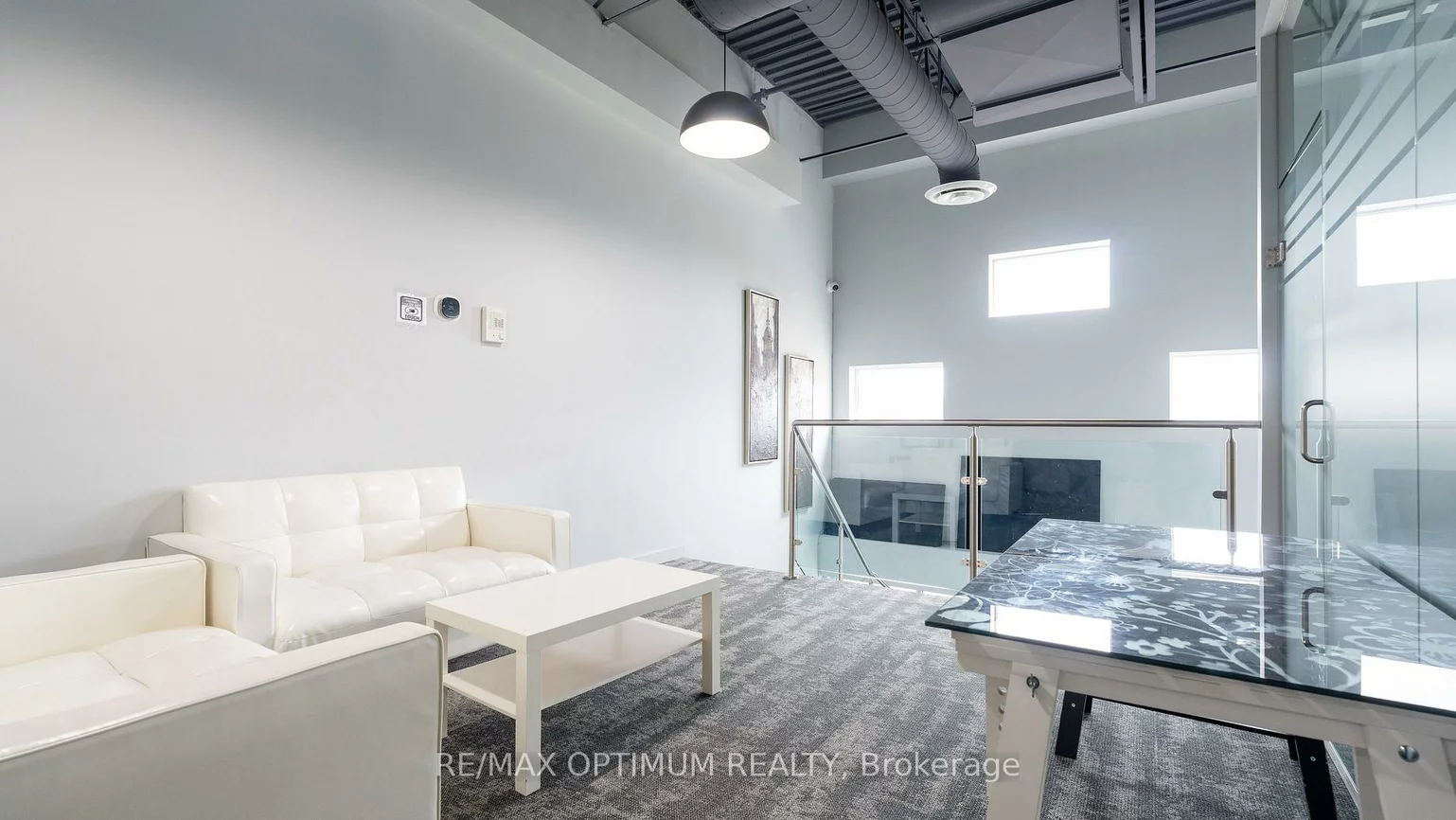 1055, Canadian, Northeast, Mississauga