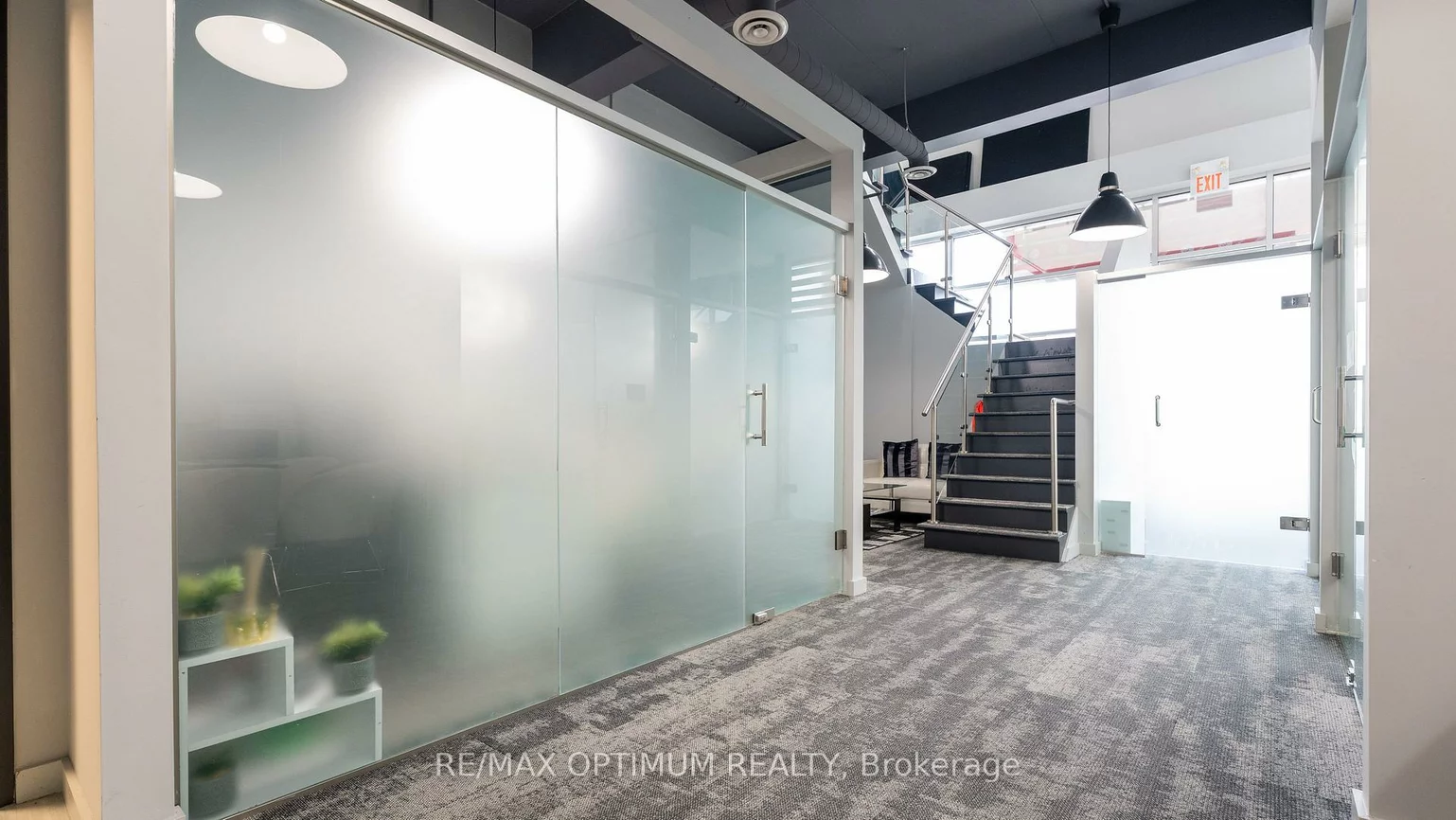 1055, Canadian, Northeast, Mississauga