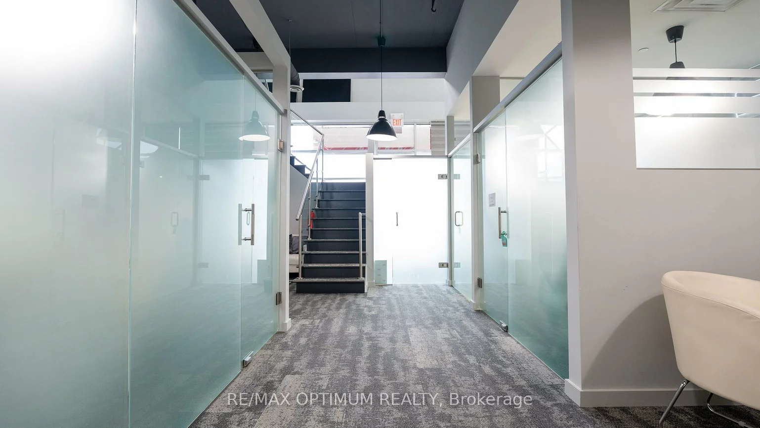 1055, Canadian, Northeast, Mississauga