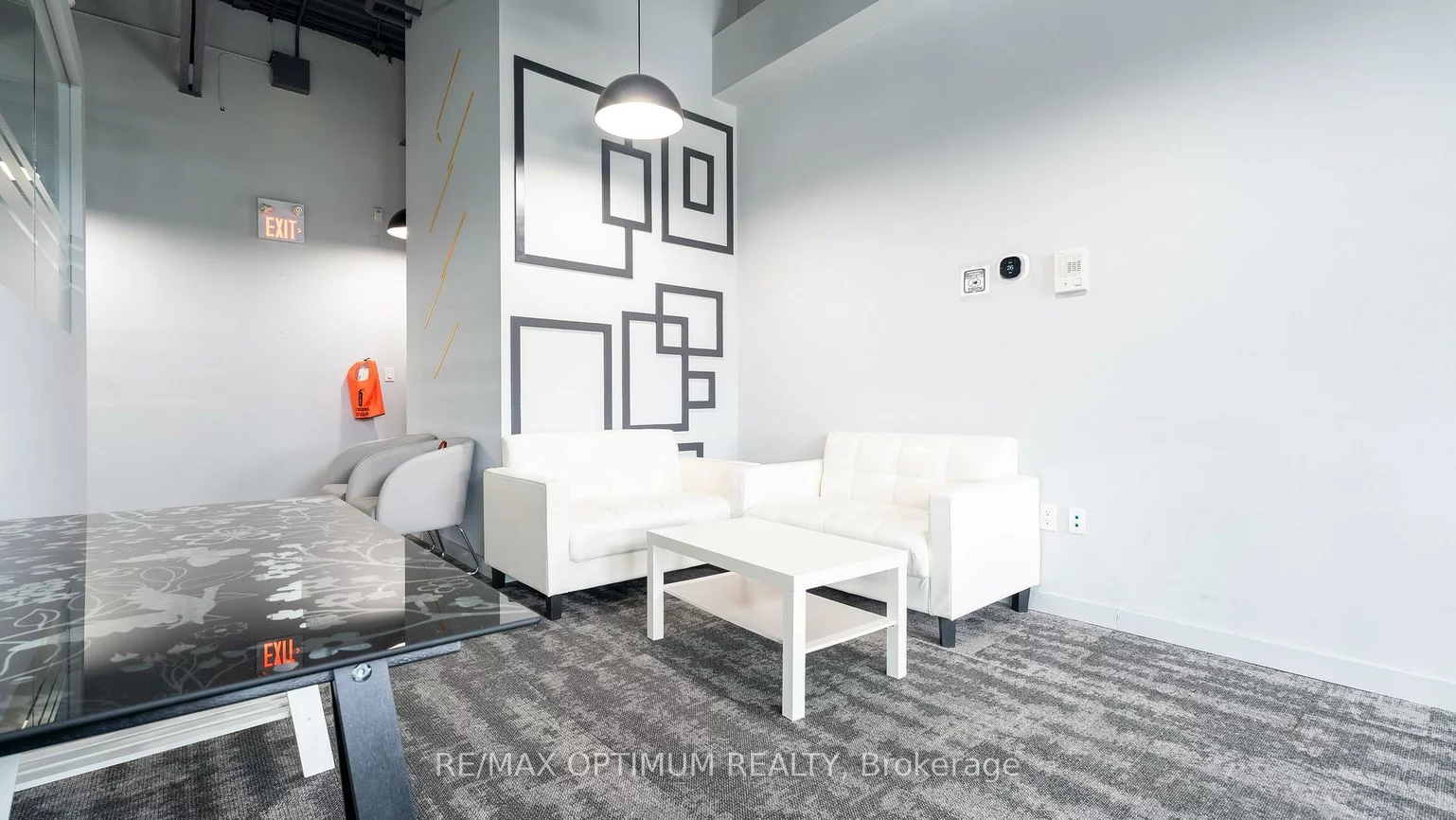 1055, Canadian, Northeast, Mississauga