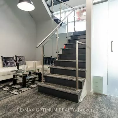 1055, Canadian, Northeast, Mississauga