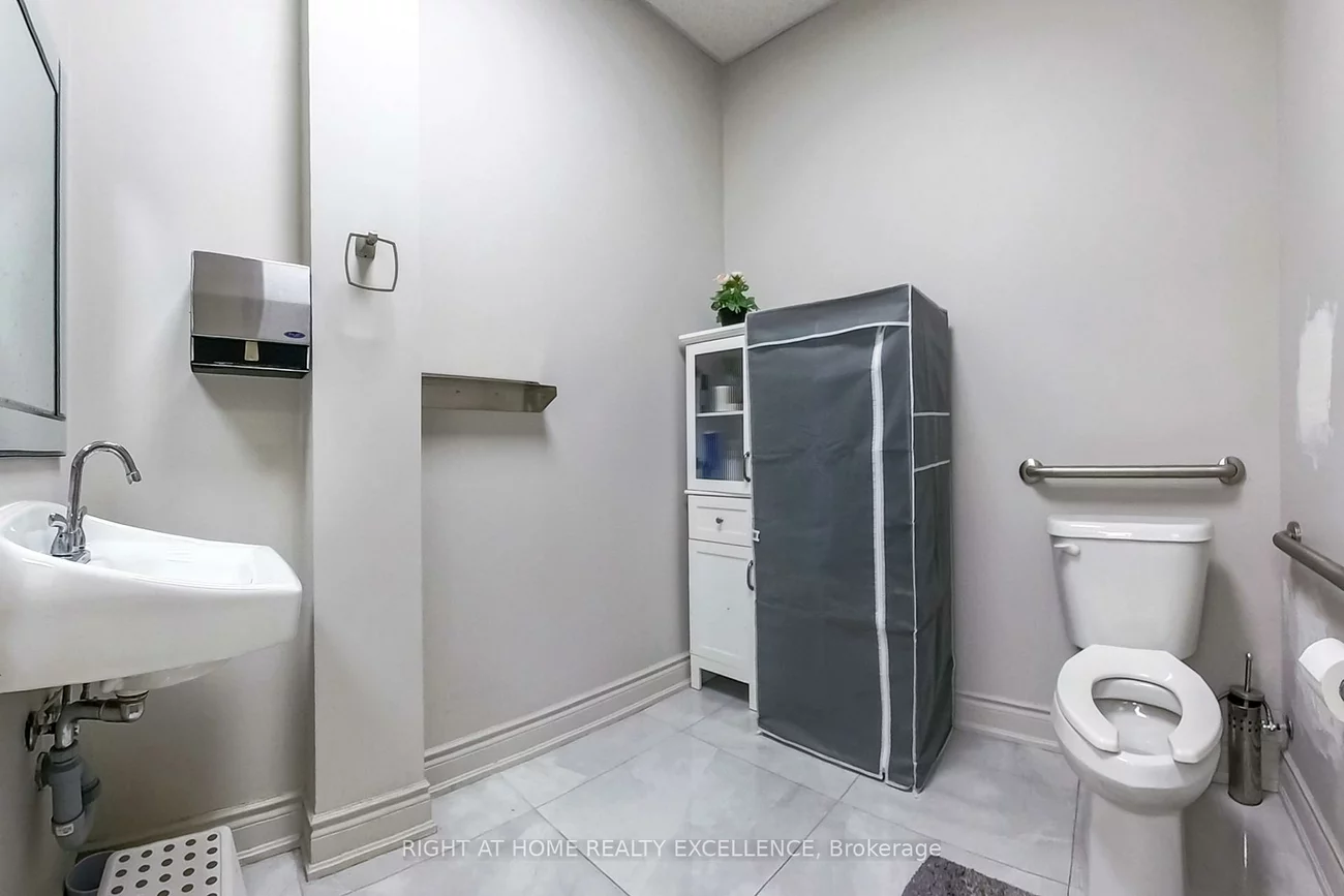 1065, Canadian, Northeast, Mississauga