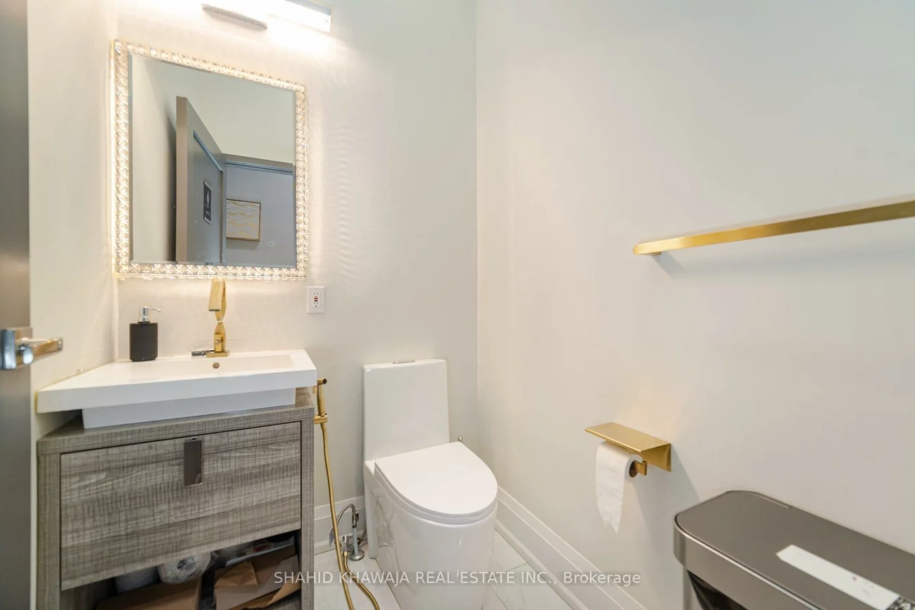 1563, Dundas, Erindale, Mississauga