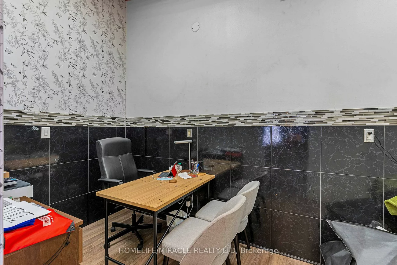 7454, Airport, Northeast, Mississauga