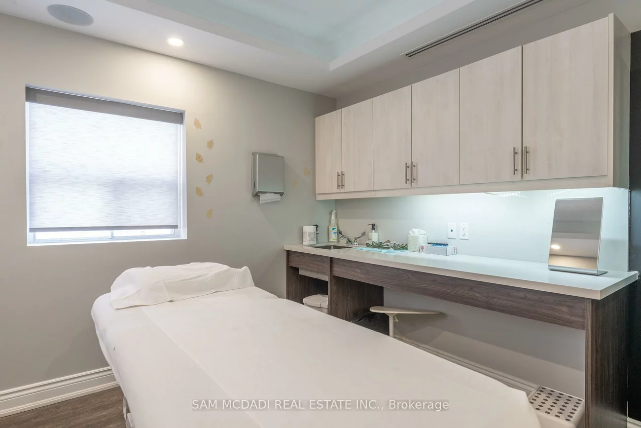 1651, Lakeshore, Clarkson, Mississauga