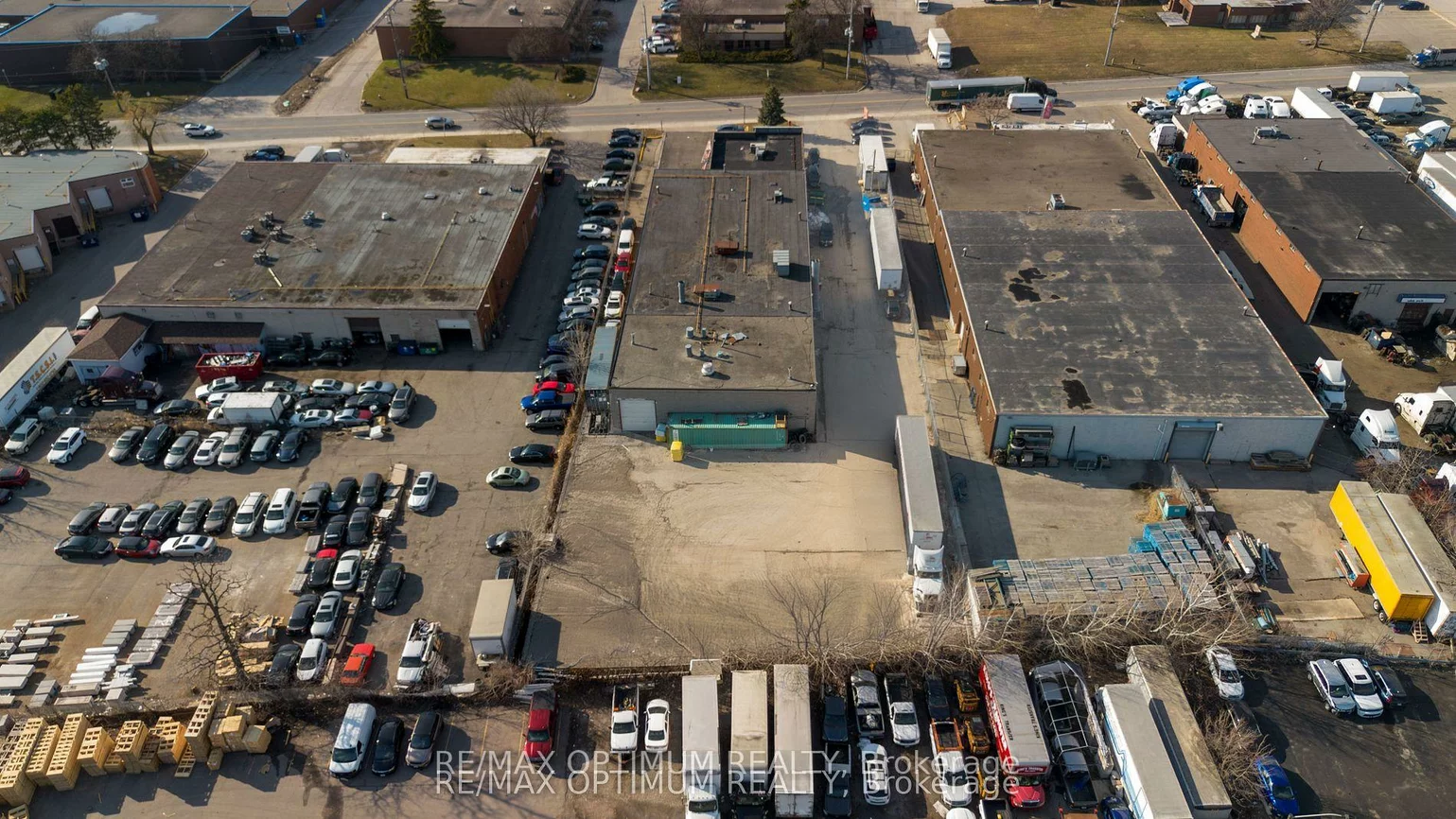 1232, Aerowood, Northeast, Mississauga